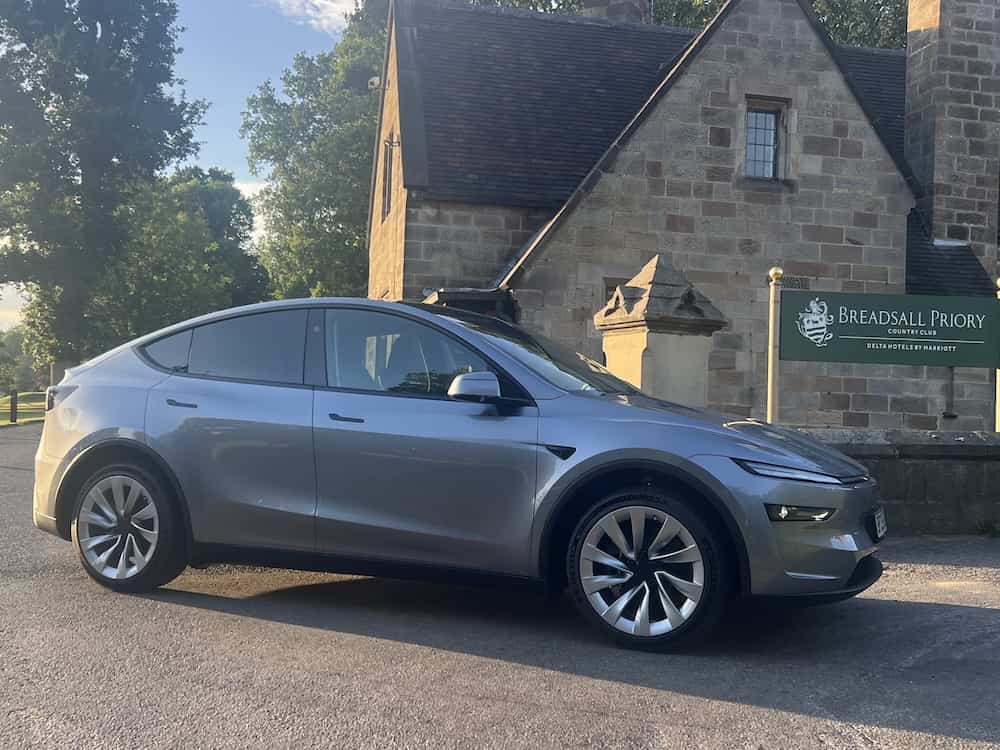 Eco-friendly electric chauffeur transport to Cheltenham Festival